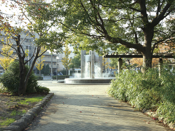 Surrounding environment. Wataridashin the town park (about 490m ・ 7-minute walk)