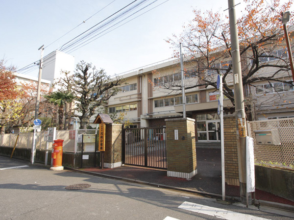 Surrounding environment. Kawasaki elementary school (about 200m ・ A 3-minute walk)