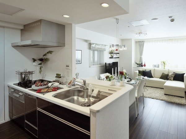 Room and equipment. Open-minded open kitchen. This communication is easy to take face-to-face with family.  ※ Including the E-type menu plan (option / Application deadline end)