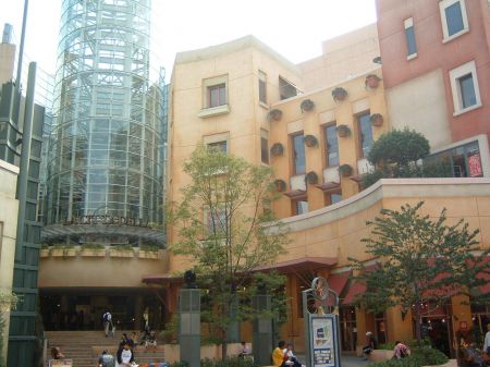 Shopping centre. LA CITTADELLA until the (shopping center) 419m