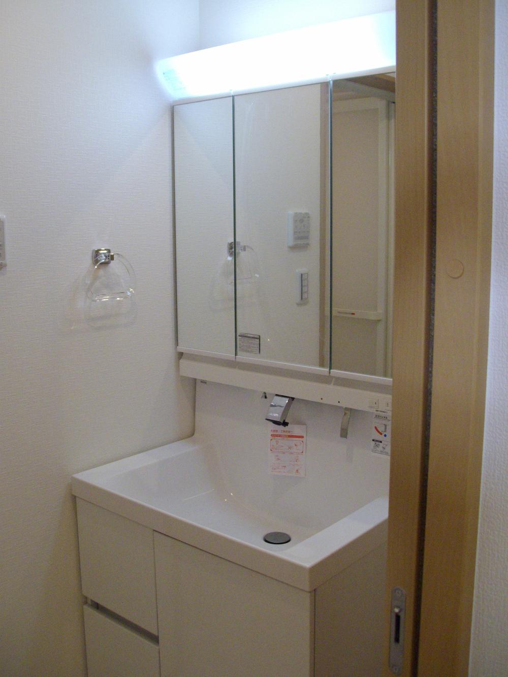 Wash basin, toilet. Indoor (September 2013) Shooting