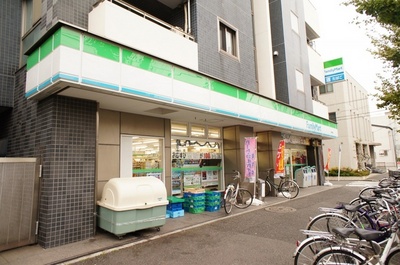 Convenience store. 250m to FamilyMart Fujisaki store (convenience store)