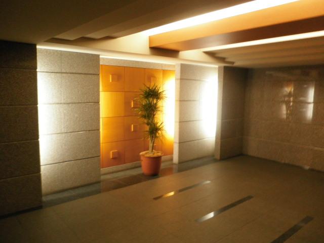 Entrance. Common areas