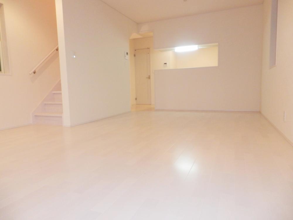 Same specifications photos (living). Spacious living 18 quires more than face-to-face kitchen bouncing of conversation! (The company specification example)