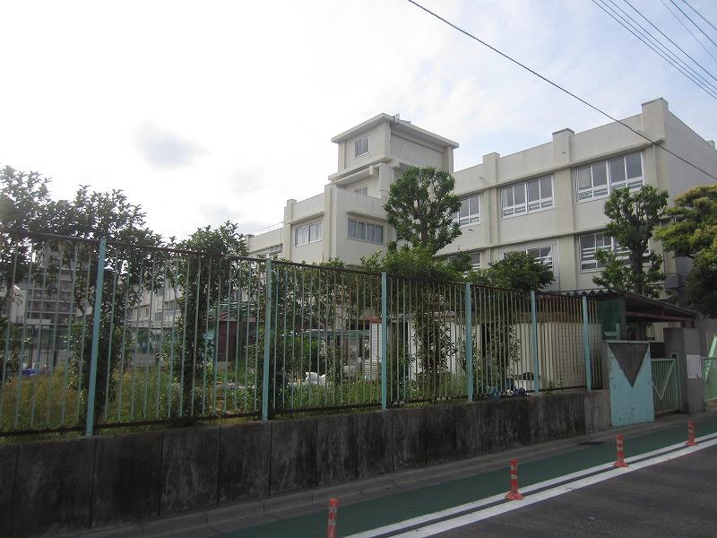 Primary school. 613m to Kawasaki City toward elementary school (elementary school)