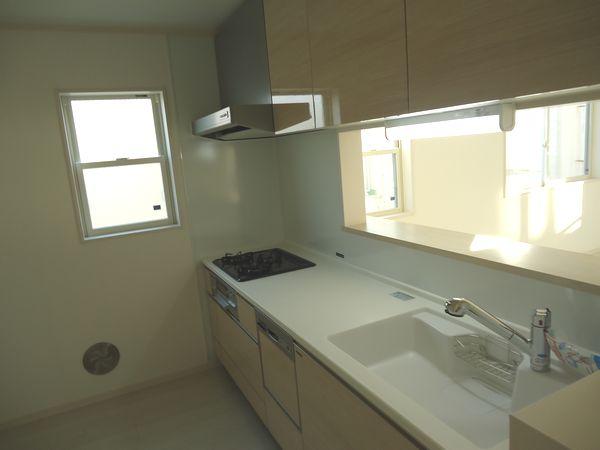 Kitchen. Face-to-face kitchen (13 Building: 2013 December shooting)