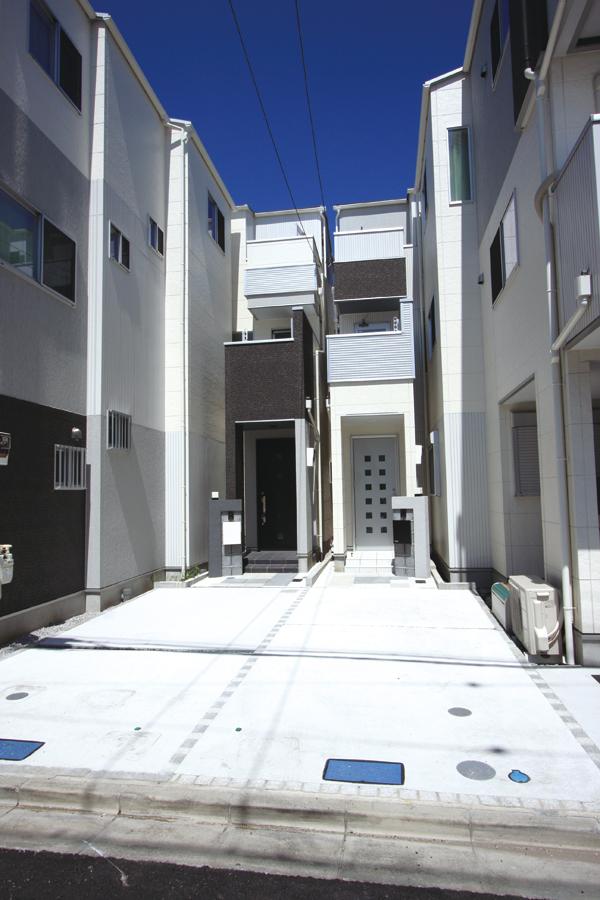 Local appearance photo. B Building appearance (August 2013 shooting)