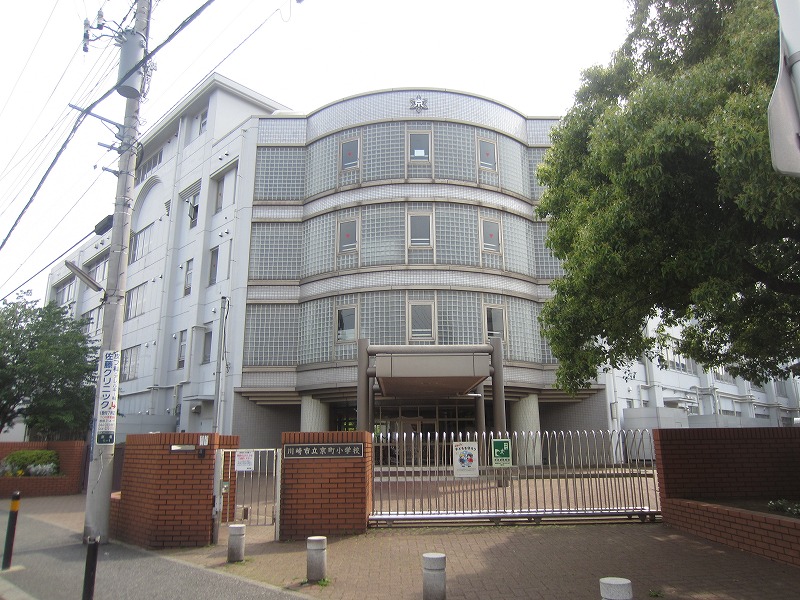 Primary school. Kyomachi up to elementary school (elementary school) 212m