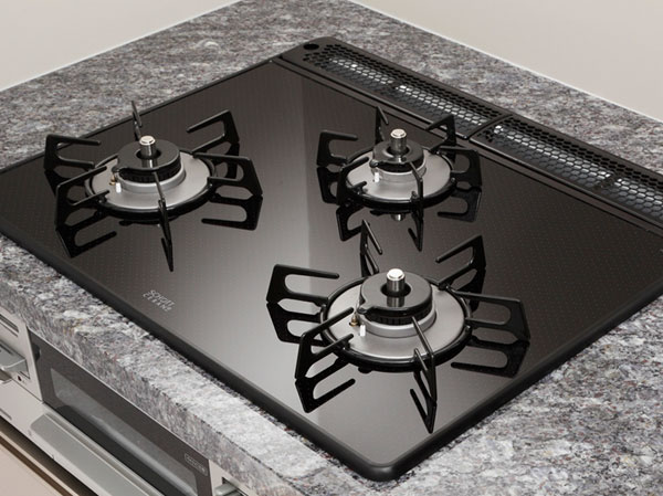Kitchen.  [Glass top stove] It has adopted a highly durable glass top plate.