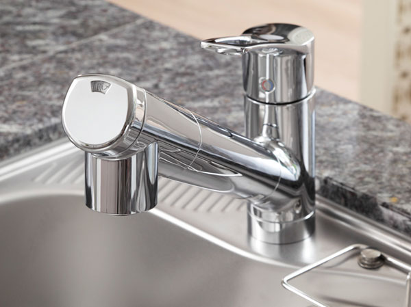 Kitchen.  [Water purification plug integrated faucet] Refreshing type of faucet water purification plug on earth. Is also easy sink cleaning since pulled out the hose.