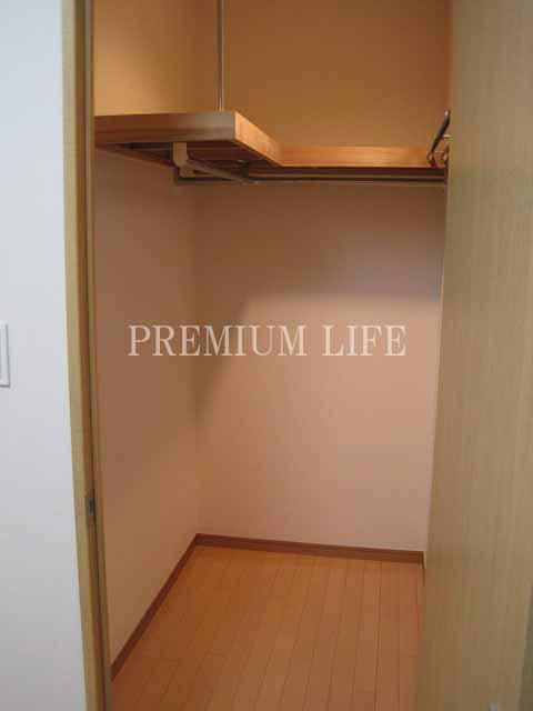 Receipt.  [Walk-in closet] Two places set up a walk-in closet.