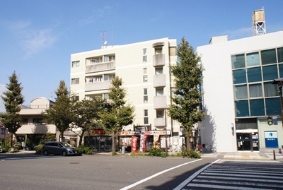 Building appearance. Because it is located on a bus street, It is easy to get to Kawasaki Station