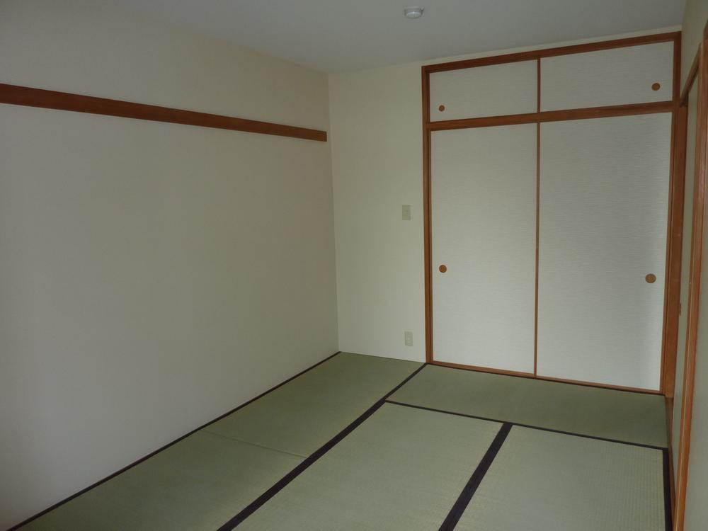 Non-living room. Also connected to the living easy is a Japanese-style room. Your size is 6-mat.