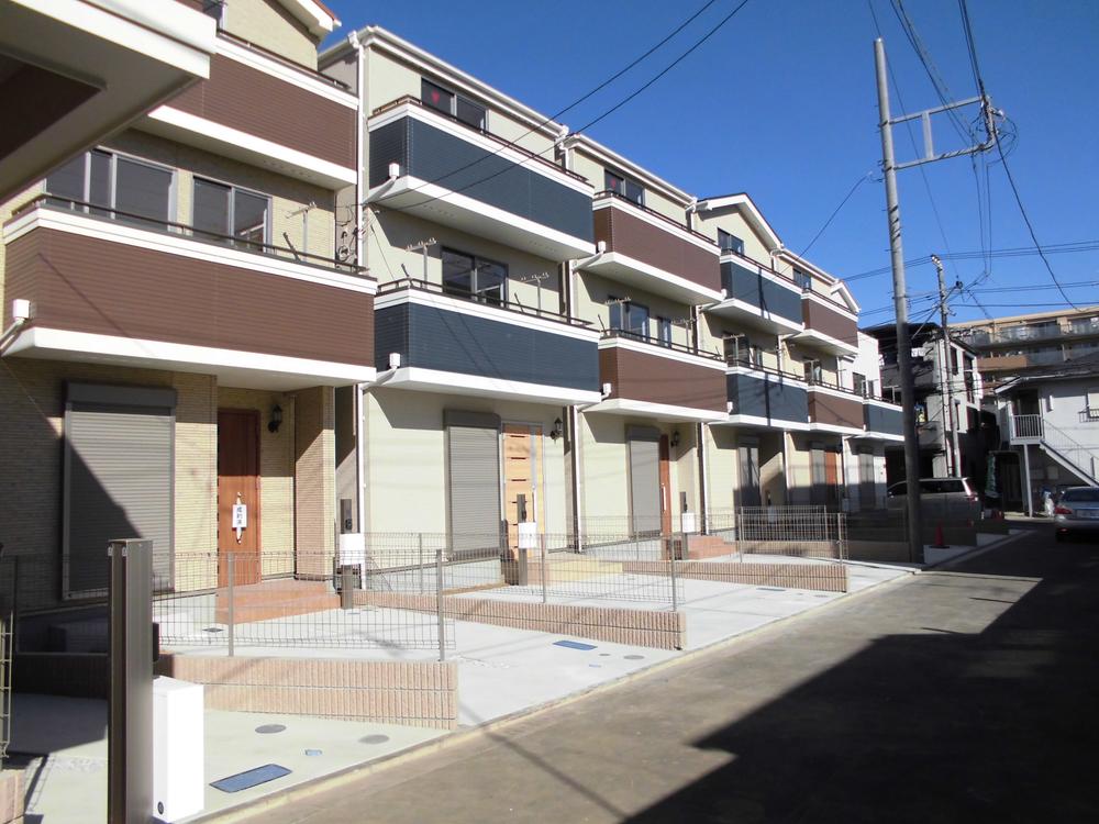 Local appearance photo. Day is good