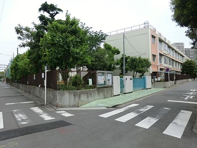 Primary school. 80m to the Kawasaki Municipal Higashioda Elementary School