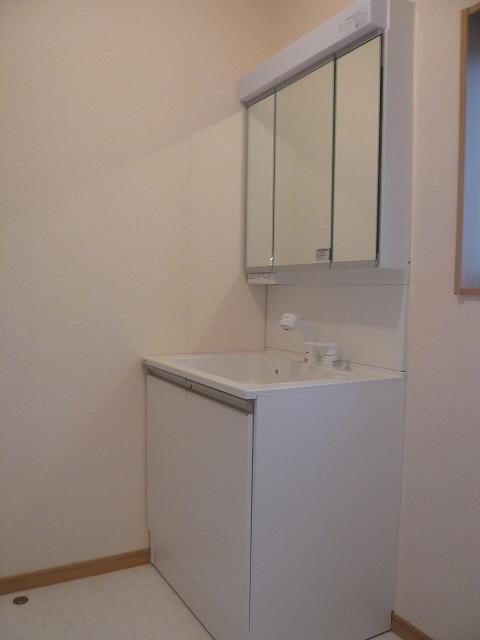 Wash basin, toilet. 2013 December 17, shooting 1 Building