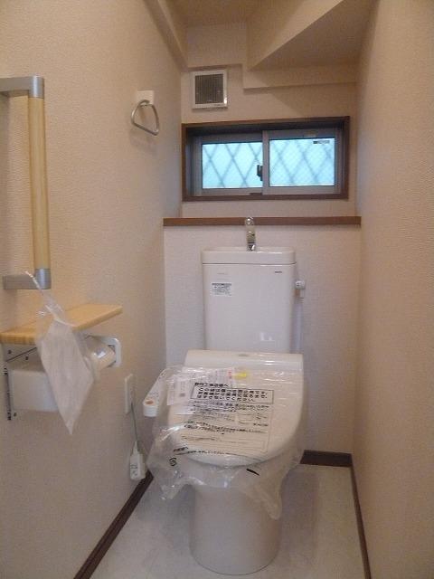 Toilet. 2013 December 17, shooting Building 2