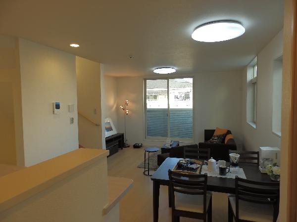 Living. Detached interior introspection Pictures - Living living room with floor heating in the face-to-face kitchen.