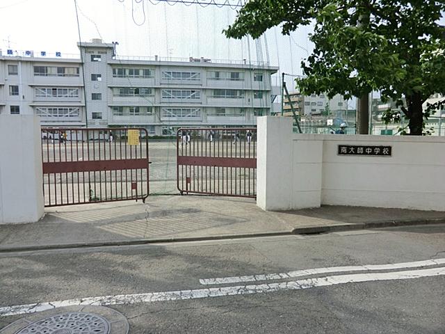 Junior high school. 620m to the Kawasaki Municipal the Southern nurse junior high school