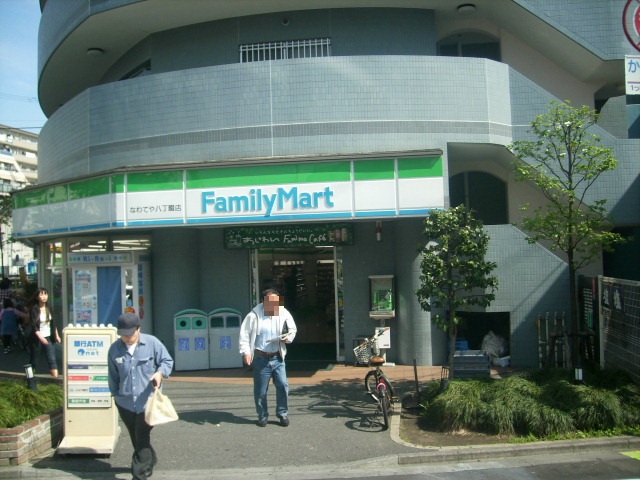 Convenience store. Family Mart (convenience store) up to 100m