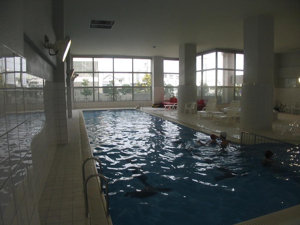 Other common areas. Let's swim in the heated pool
