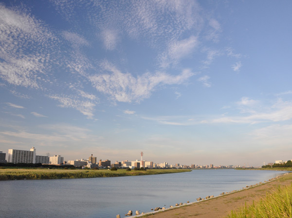 Surrounding environment. Tama River (about 370m ・ A 5-minute walk)