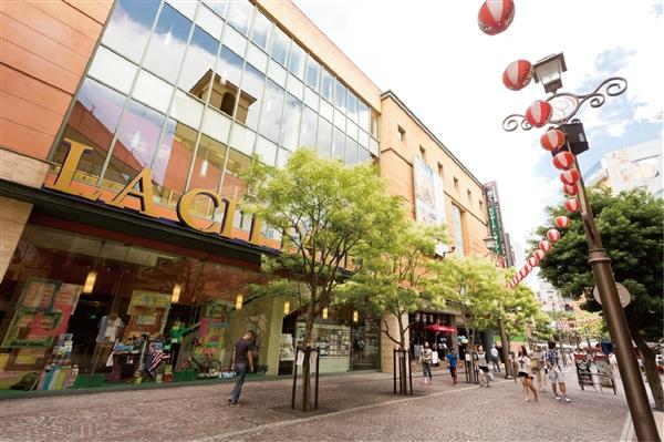 Shopping centre. La ・ Citta ・ 2771m until della