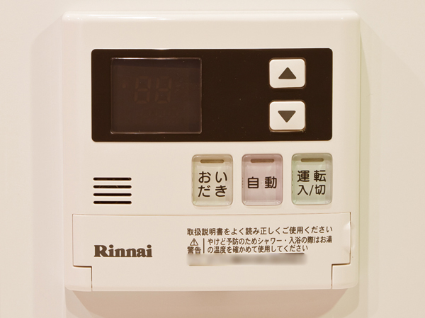 Bathing-wash room.  [Otobasu] One button at a temperature ・ Hot water, etc. can be set. It is also equipped with automatic Reheating function, Bathing can be enjoyed in the comfort of hot water at any time. (Same specifications)