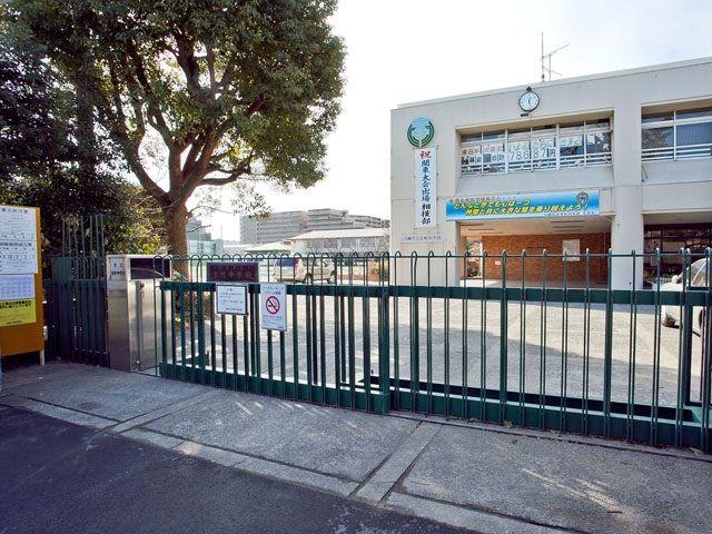 Junior high school. 1020m to the Kawasaki Municipal Kyomachi junior high school