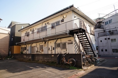 Building appearance. It stood To small in a residential area