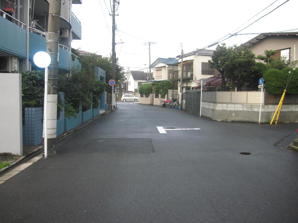 Other local. Frontal road. Is a 16-minute of the residential area walk to Kawasaki Station.