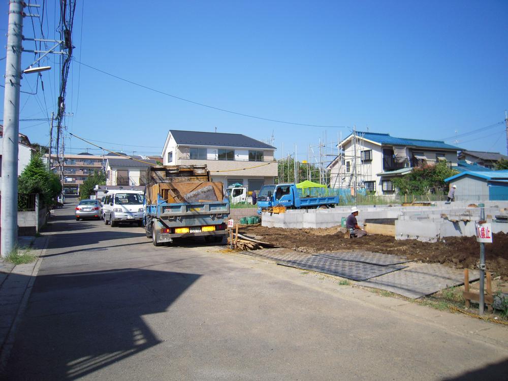 Local photos, including front road. Local shooting