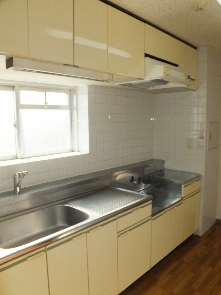 Kitchen. There is a window ventilation also OK!