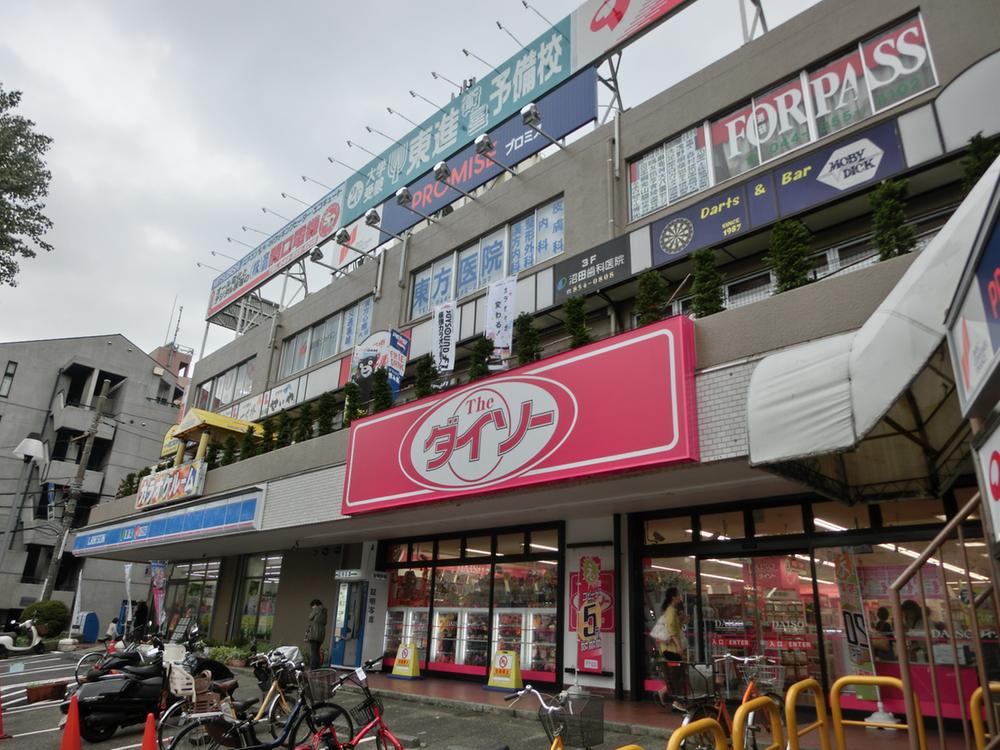 Local appearance photo. Is on the first floor apartment contains a Daiso