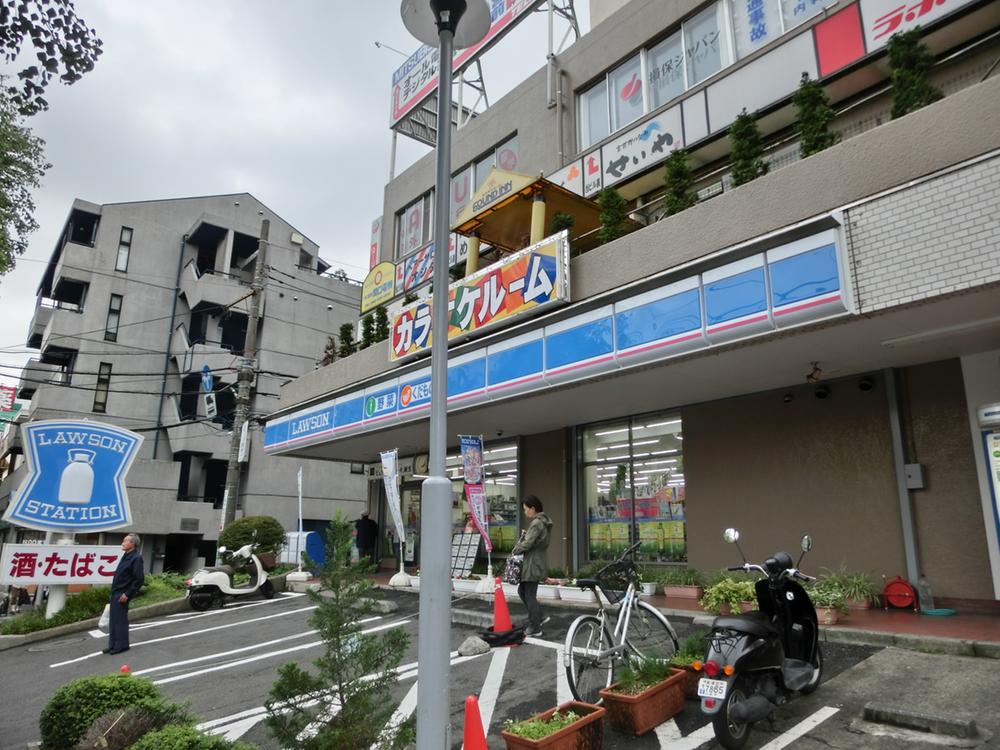 Local appearance photo. Is on the first floor apartment contains a Lawson