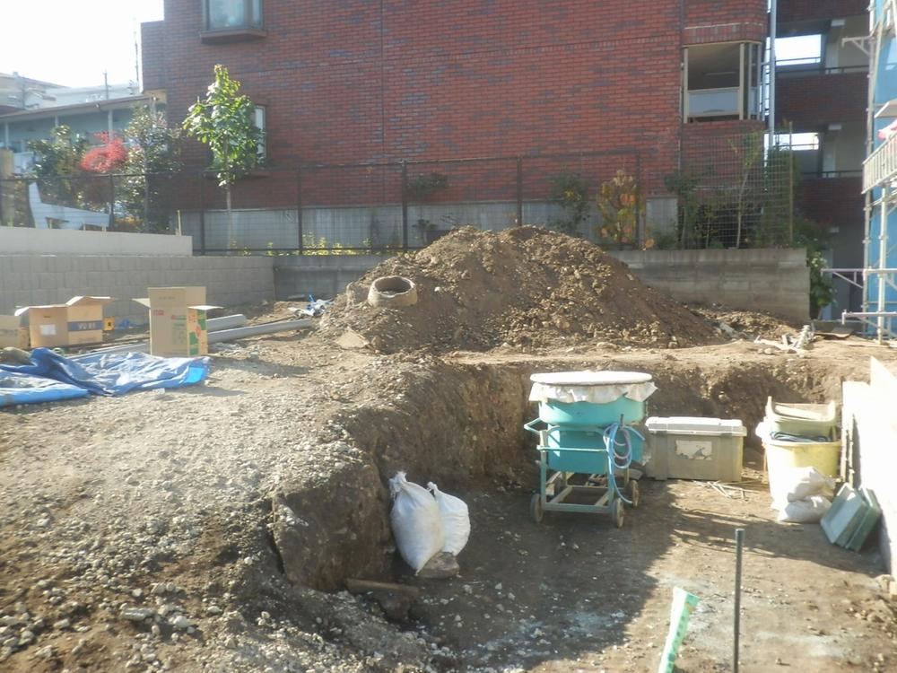 Local photos, including front road. Local (11 May 2013) Shooting