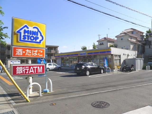 Convenience store. 117m to a convenience store (convenience store)