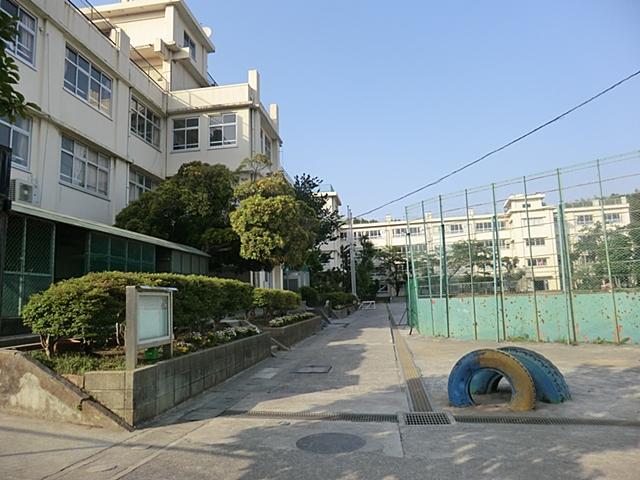 Primary school. 870m to the Kawasaki Municipal SUGO elementary school