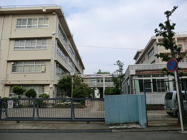 Junior high school. 270m to the Kawasaki Municipal Sugo junior high school