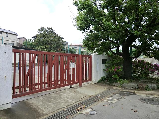 Primary school. 600m to Kawasaki City Nagao Elementary School