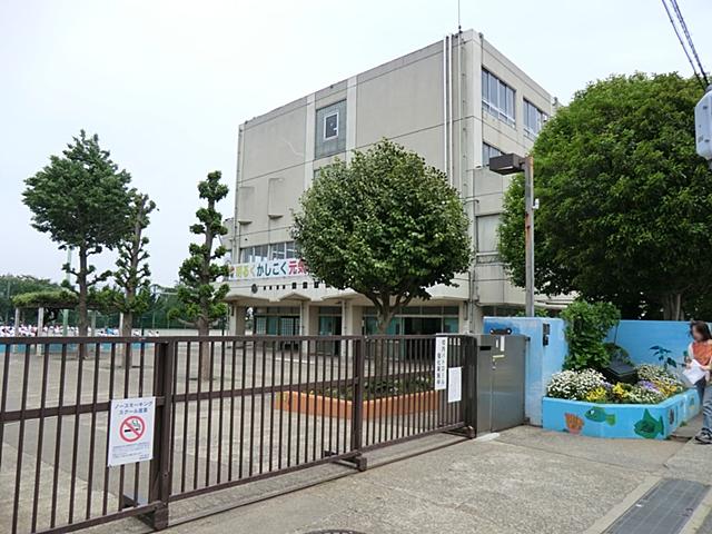 Primary school. 190m to the Kawasaki Municipal Miyazaki Elementary School