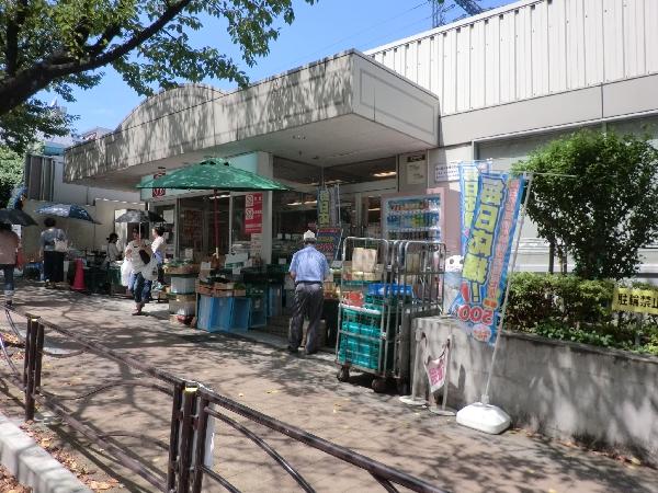 Supermarket. 1300m super to Tokyu Store Chain "Tokyu Store Chain"