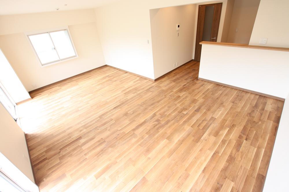 Living. Popular Tokyu Denentoshi, Location of an 8-minute walk from Saginuma Station! Designer renovation of natural solid wood specification! Yang per well per corner room, Also jewels good view! Free select the floor plan we have become possible!