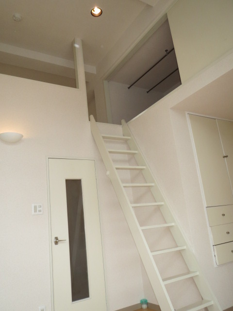 Living and room. Wide loft 8 tatami