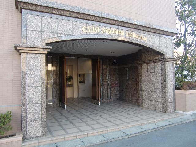 Entrance. Common areas