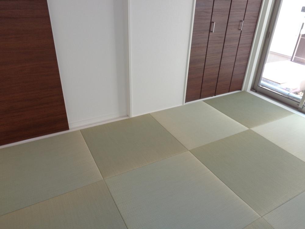Non-living room. The tatami Japanese-style room was paved with tatami simple and stylish Enna (October 2013) Shooting