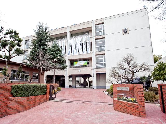 Junior high school. 995m up to junior high school in Kawasaki Tateno River