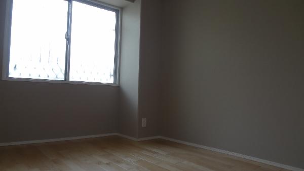 Non-living room. Western-style is about 5 Pledge