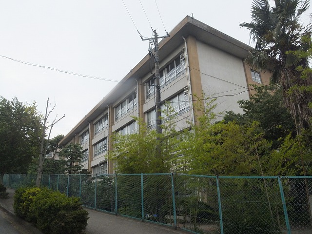 Primary school. 231m to the Kawasaki Municipal Nishinogawa elementary school (elementary school)
