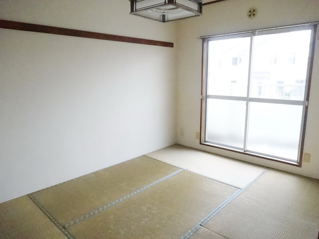Other room space. It will calm the Japanese-style room